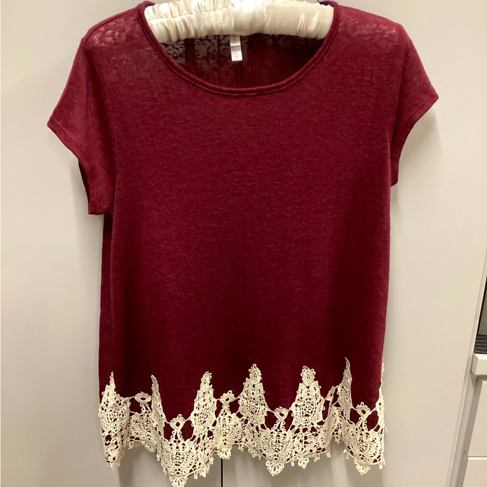 Short sleeve pullover top with lace